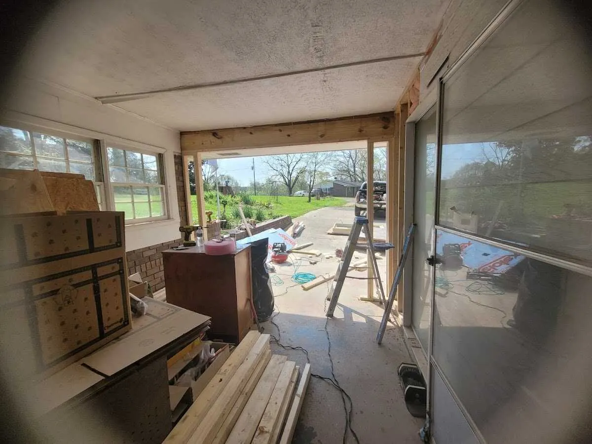 Air movers and dehumidifier for Drying & Dehumidification in Roeland Park